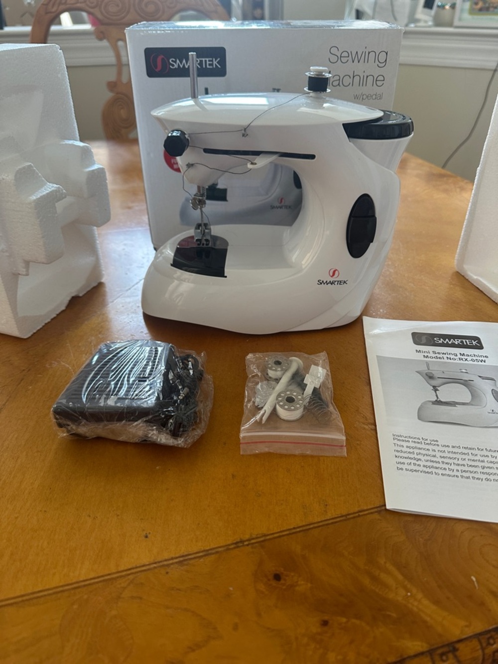 New SMARTEK Compact White Sewing Machine with Foot Pedal